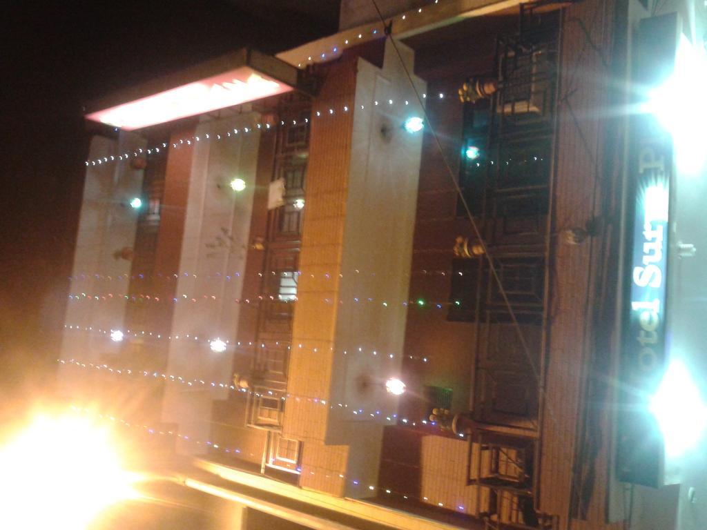 Hotel Surya Plaza New Delhi Bagian luar foto