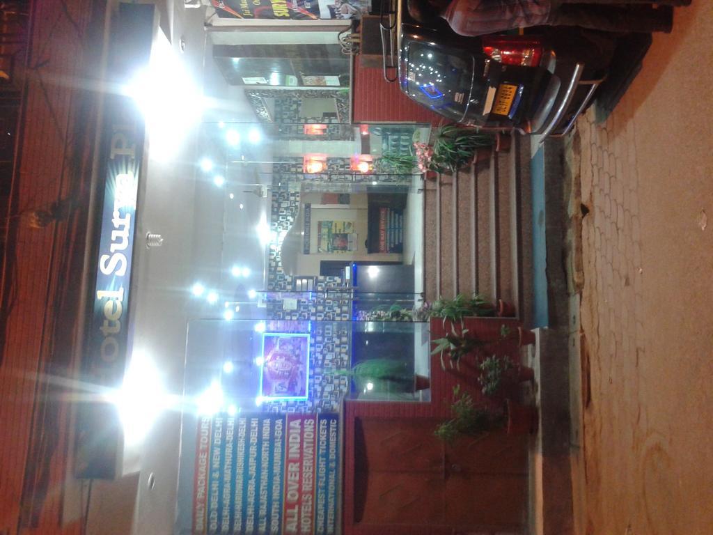 Hotel Surya Plaza New Delhi Bagian luar foto