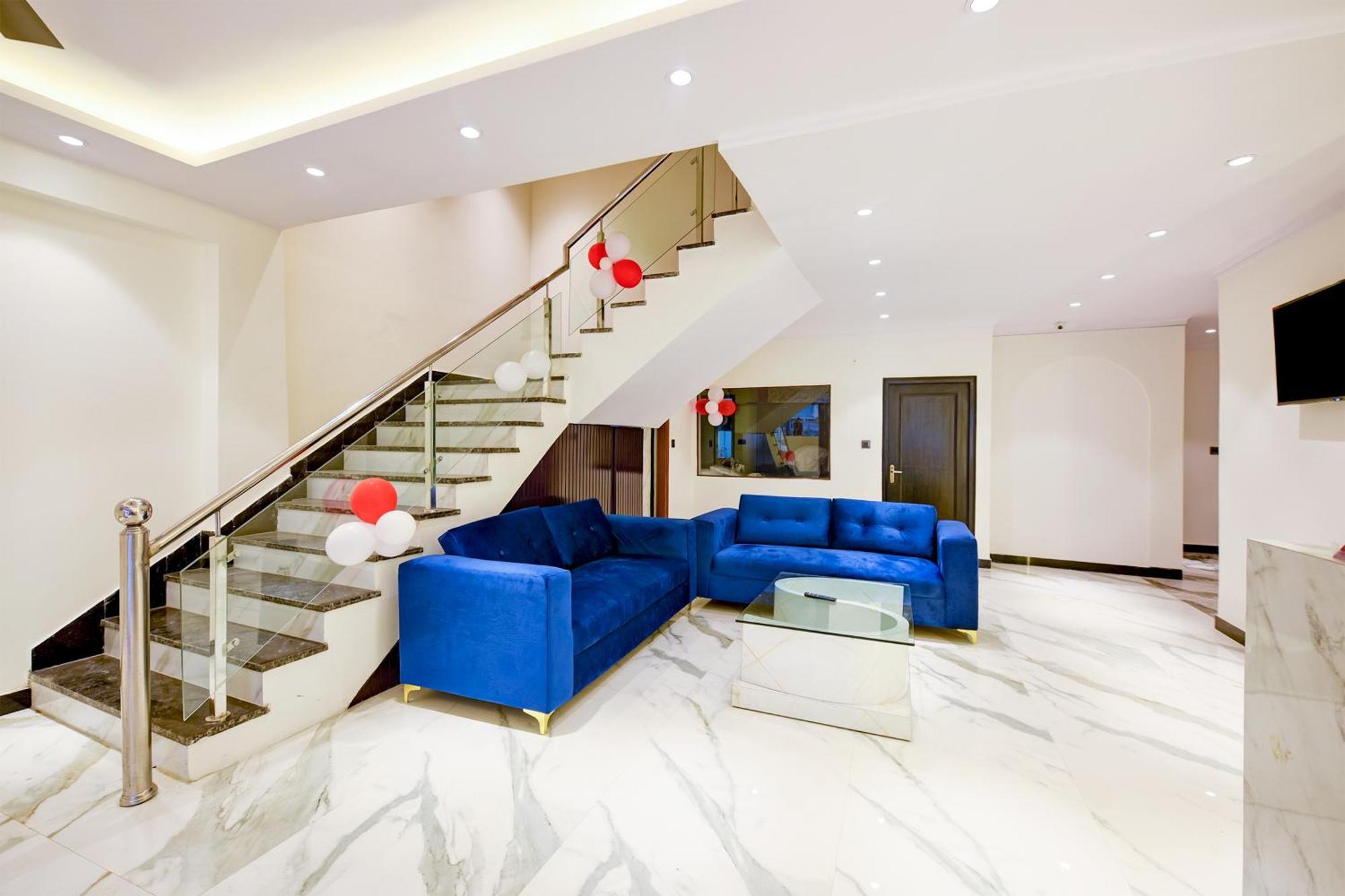 Hotel Surya Plaza New Delhi Bagian luar foto