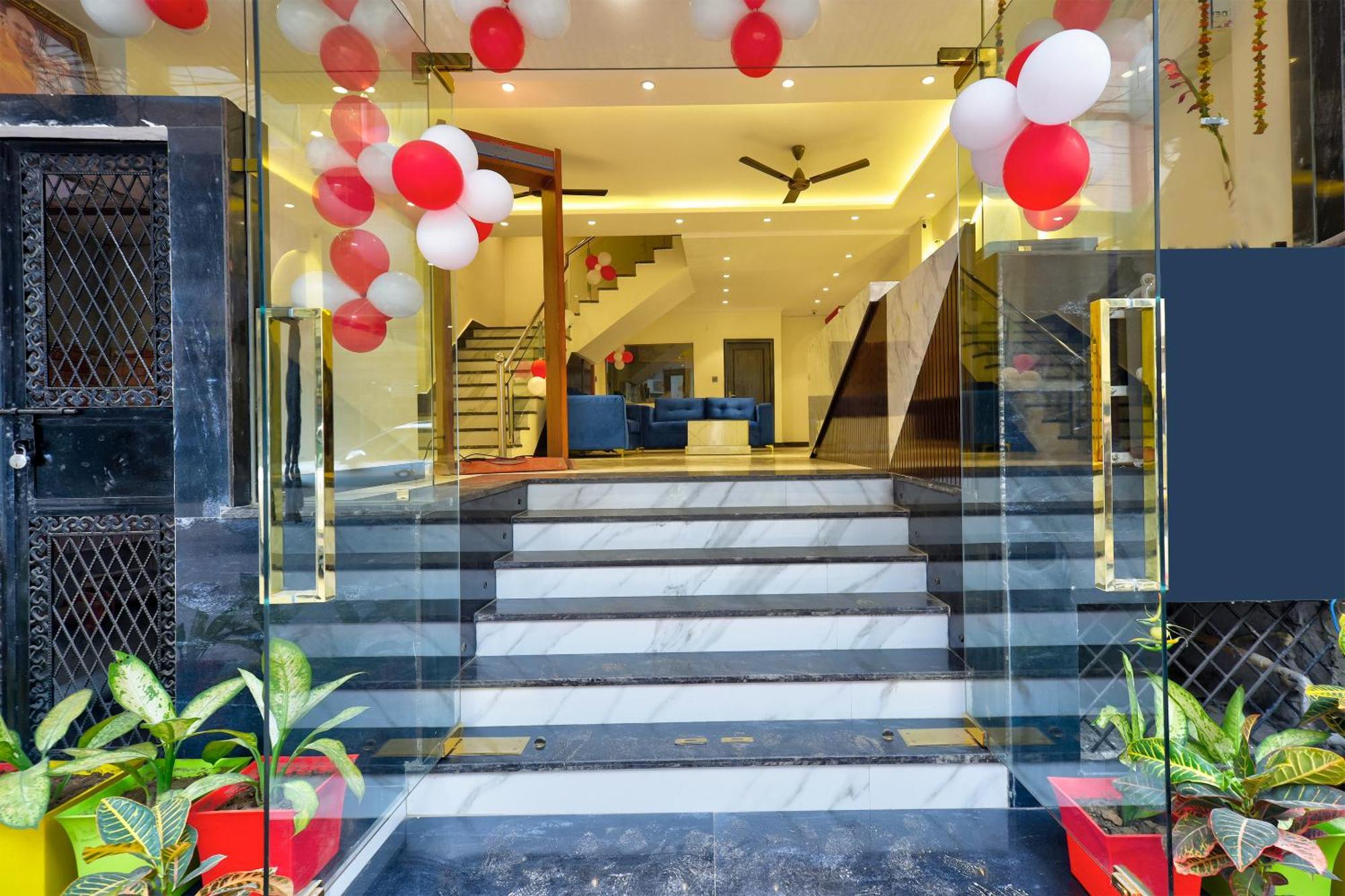 Hotel Surya Plaza New Delhi Bagian luar foto