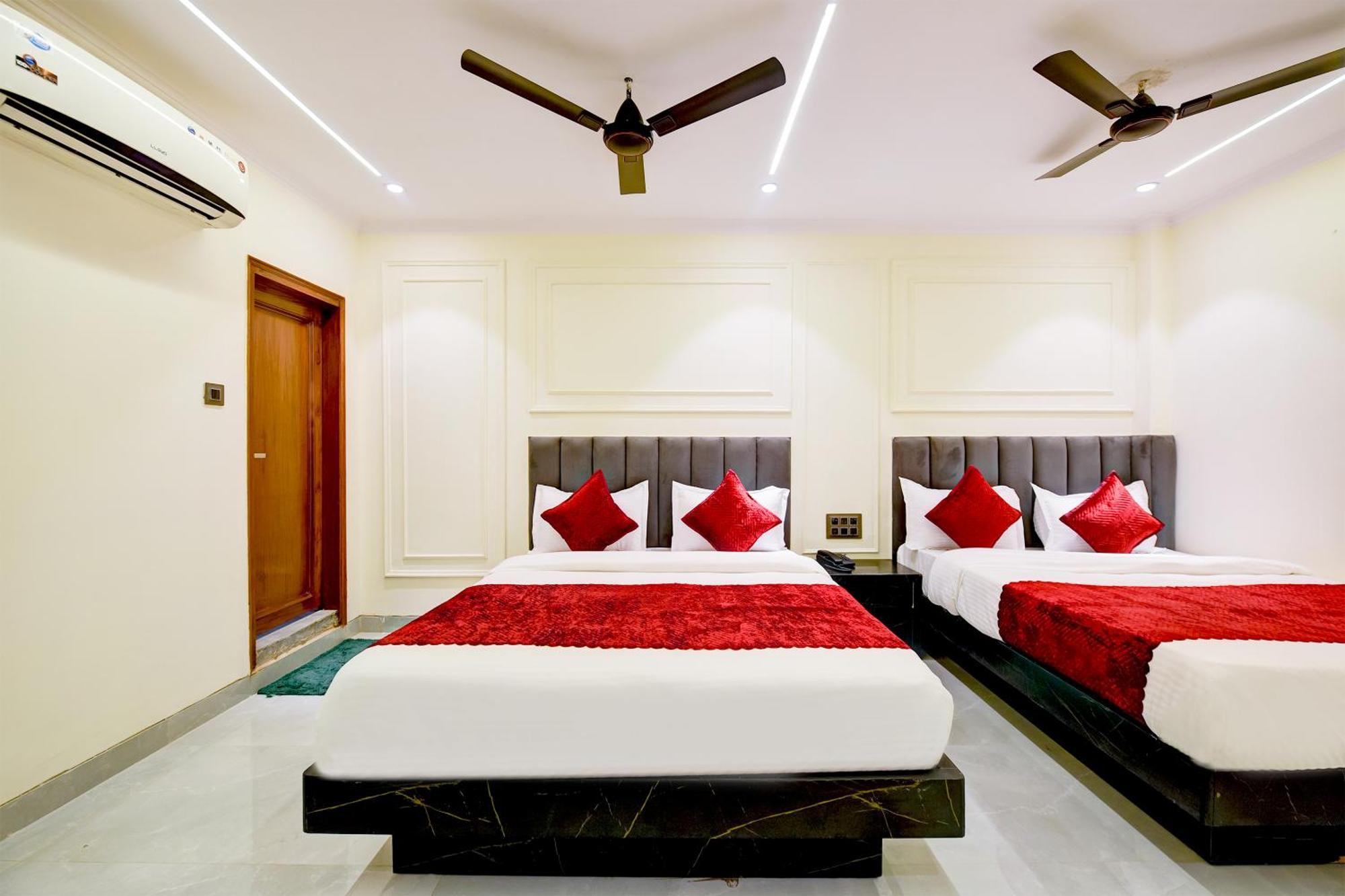 Hotel Surya Plaza New Delhi Bagian luar foto
