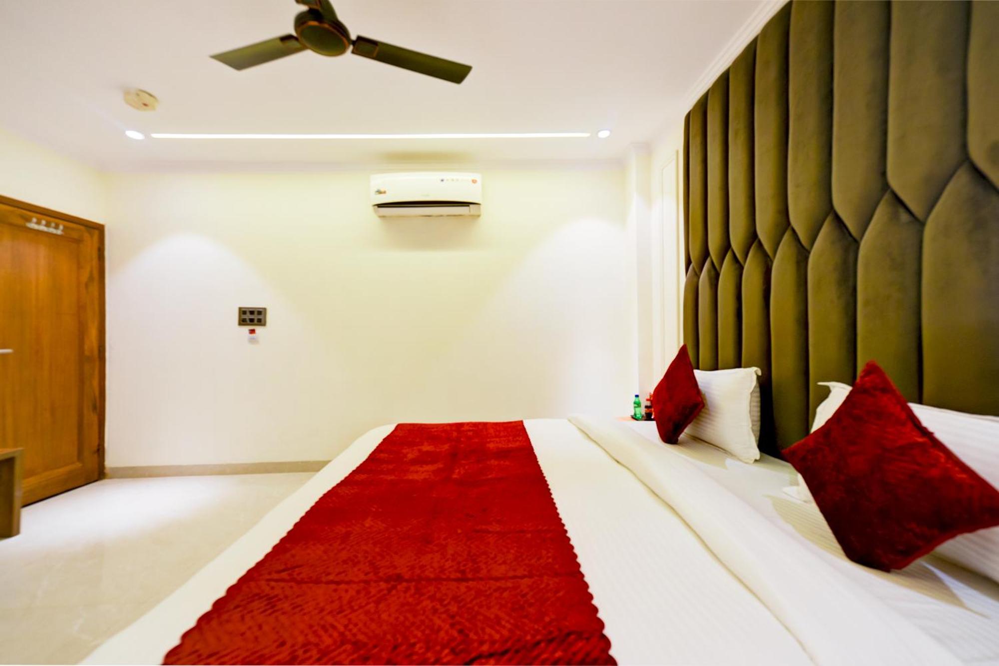 Hotel Surya Plaza New Delhi Bagian luar foto