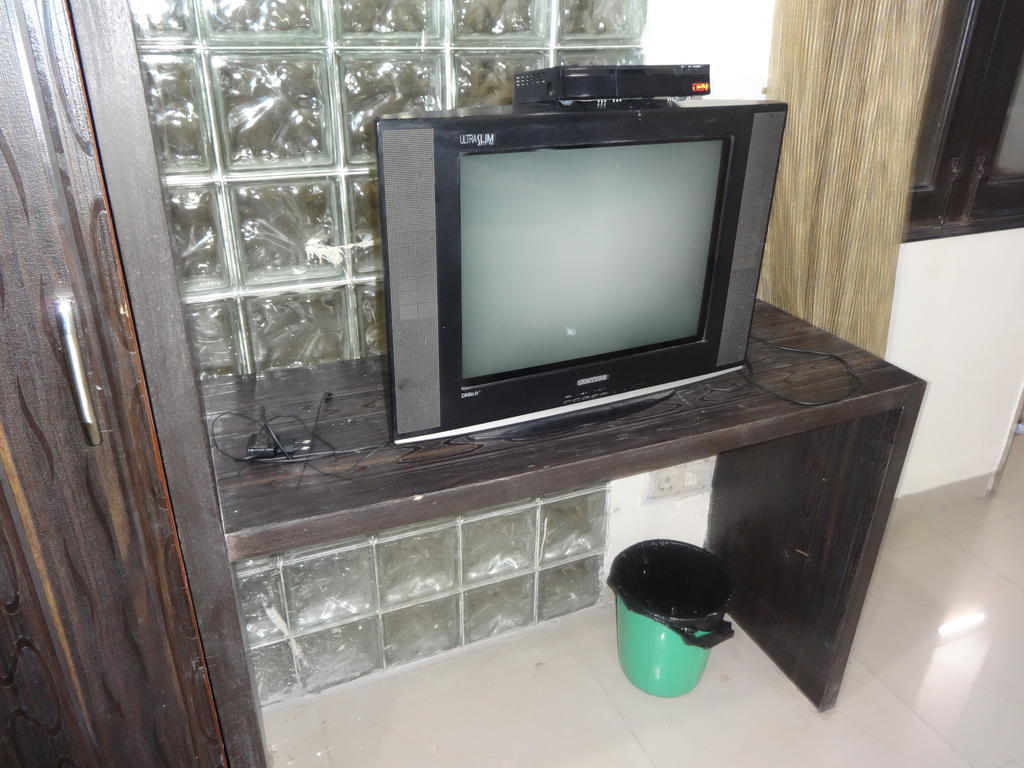 Hotel Surya Plaza New Delhi Ruang foto