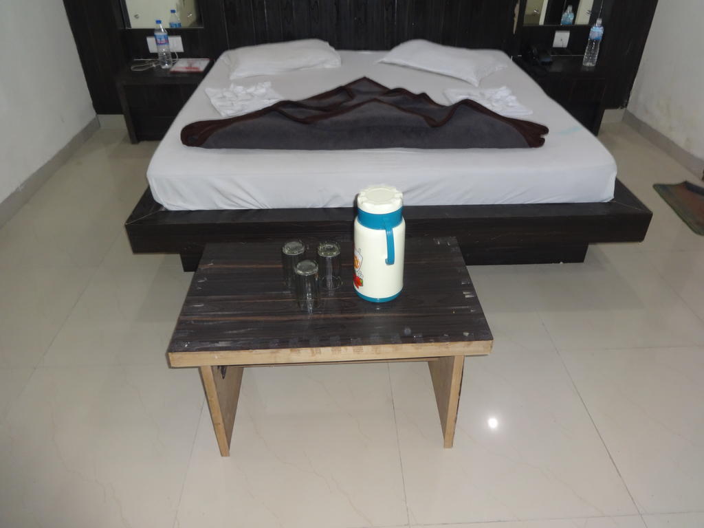 Hotel Surya Plaza New Delhi Ruang foto