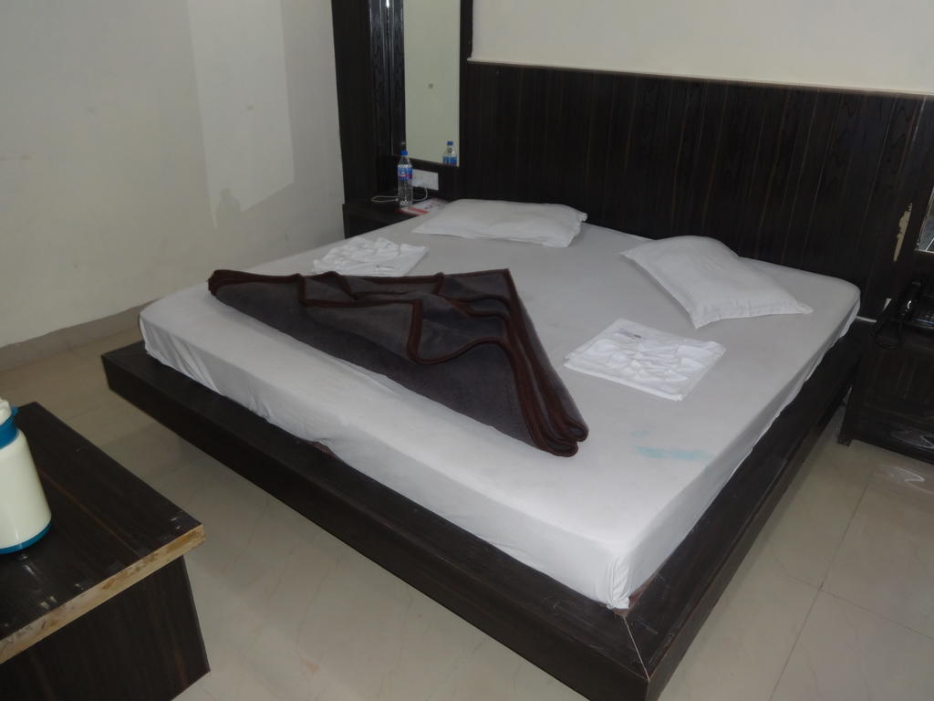 Hotel Surya Plaza New Delhi Ruang foto
