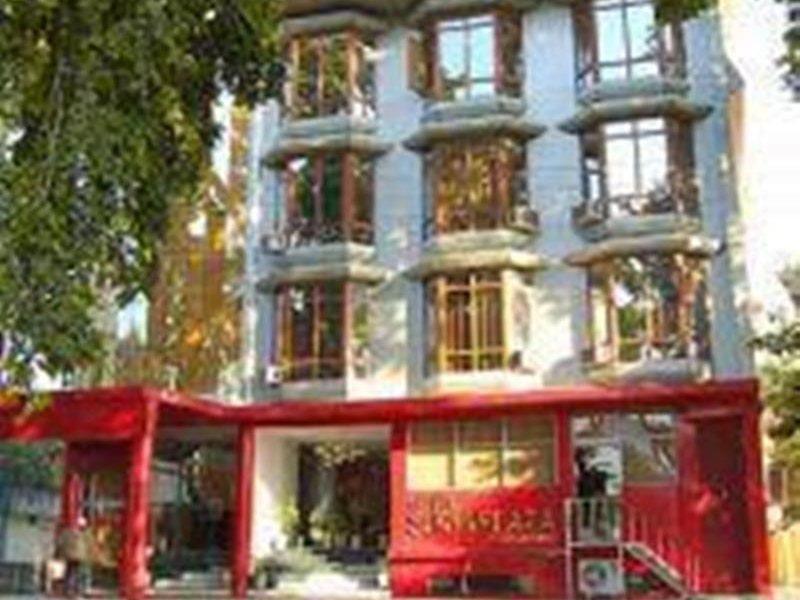 Hotel Surya Plaza New Delhi Bagian luar foto