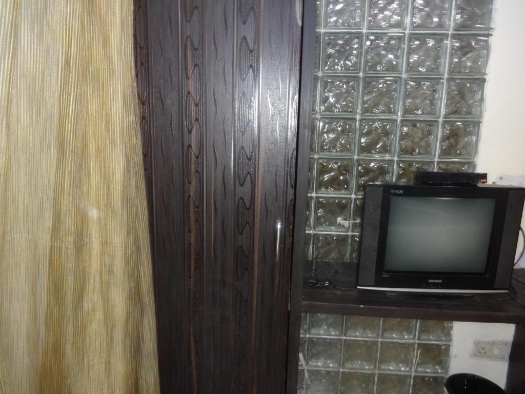 Hotel Surya Plaza New Delhi Bagian luar foto