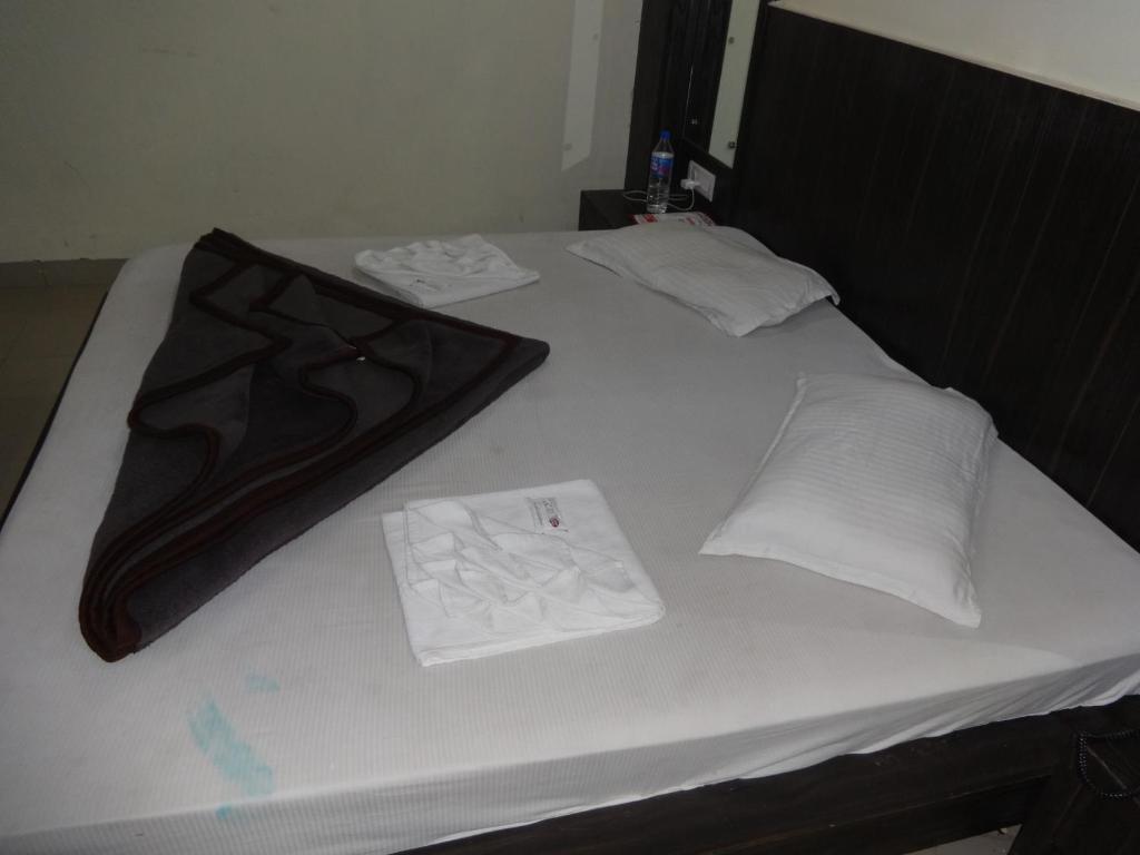 Hotel Surya Plaza New Delhi Bagian luar foto