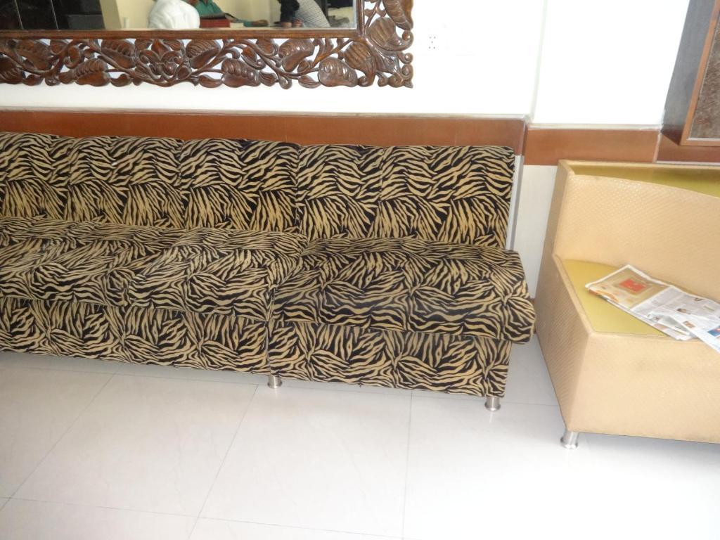 Hotel Surya Plaza New Delhi Bagian luar foto