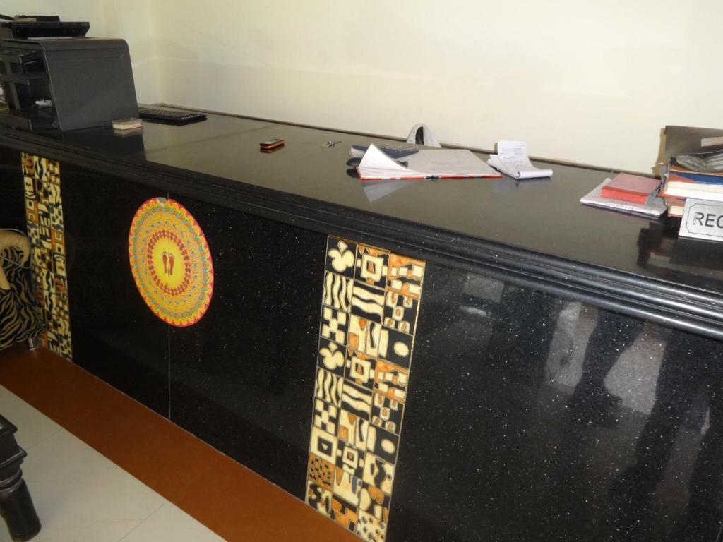 Hotel Surya Plaza New Delhi Bagian luar foto